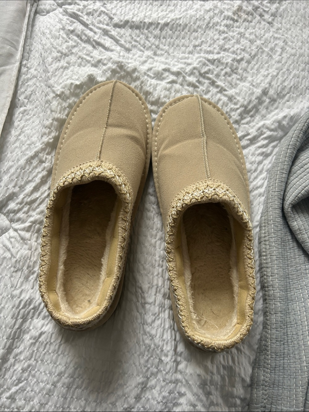 Women's Cozy Slip-On Slippers in Beige